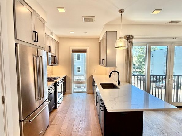 287 Maverick Avenue 202, Boston MA 02128