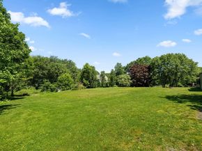 11 Old Cmn, Millbury MA 01527