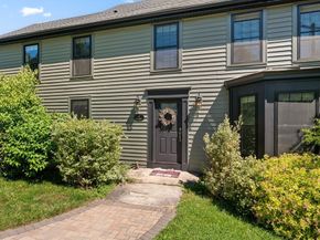 11 Old Cmn, Millbury MA 01527