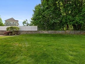 17 Duggan Ln, Milton MA 02186