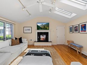 17 Duggan Ln, Milton MA 02186