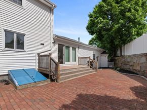 17 Duggan Ln, Milton MA 02186