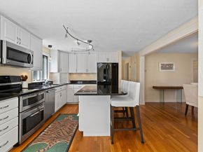 17 Duggan Ln, Milton MA 02186