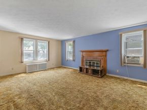 27 Kinnicutt Rd, Worcester MA 01602