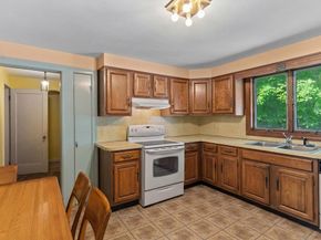 27 Kinnicutt Rd, Worcester MA 01602