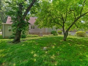 27 Kinnicutt Rd, Worcester MA 01602