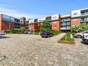 75 Grove St 225, Wellesley MA 02482