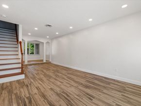 11 Cobblestone Ln 11, Worcester MA 01606