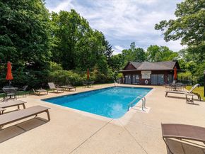 11 Cobblestone Ln 11, Worcester MA 01606