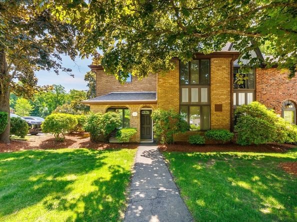 11 Cobblestone Ln 11, Worcester MA 01606