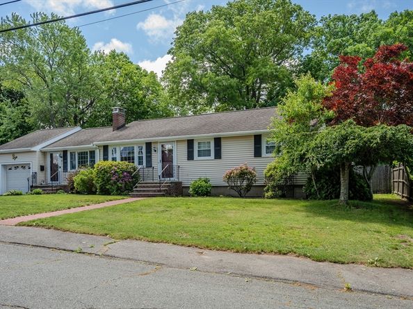 54 Stearns Dr, Randolph MA 02368