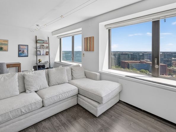 85 East India Row 33E, Boston MA 02110