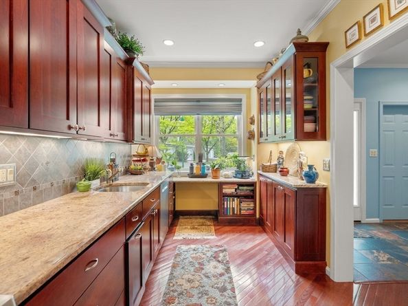 243 Bishops Forest Dr 243, Waltham MA 02452