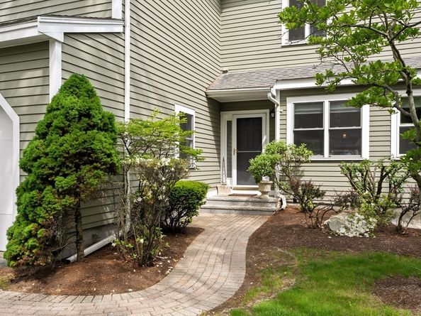 243 Bishops Forest Dr 243, Waltham MA 02452