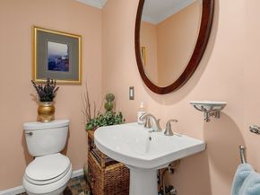 243 Bishops Forest Dr 243, Waltham MA 02452