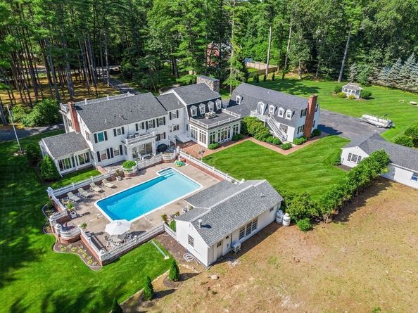 28 Pineswamp Rd, Ipswich MA 01938