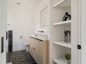 30-32 Condor St 6, Boston MA 02128