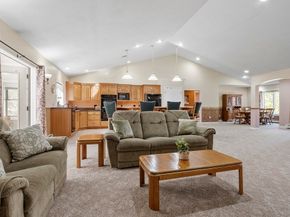 118 Willis Rd, Gardner MA 01440
