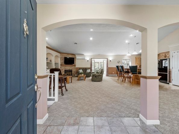 118 Willis Rd, Gardner MA 01440