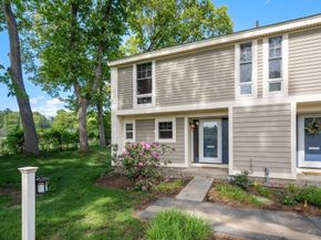 11 Oak St 45, Wellesley MA 02482