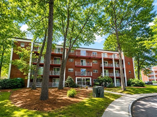 55 Greentree Ln 25, Weymouth MA 02190