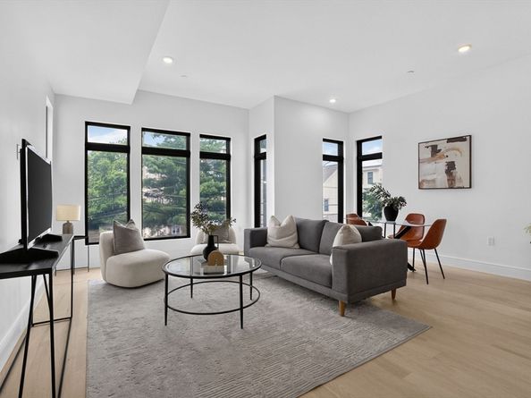 15 Clyde St E, Somerville MA 02145