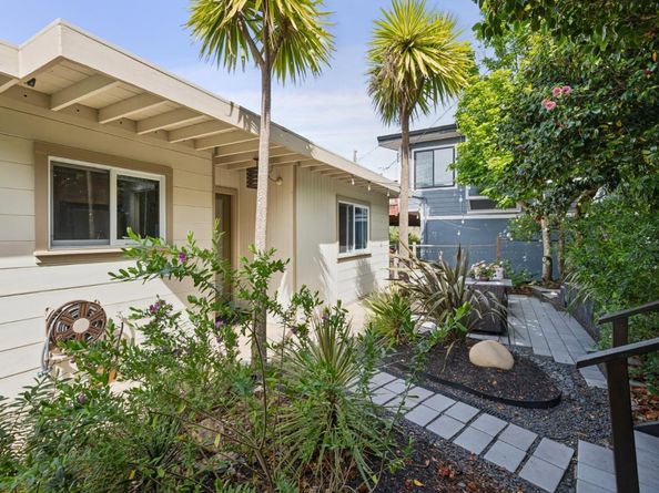 55 Asilomar Circle, Oakland CA 94611