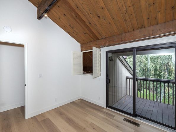 215 Horizon Avenue, Mountain View CA 94043