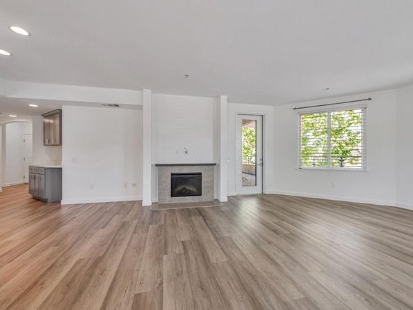 912 Campisi Way 201, Campbell CA 95008