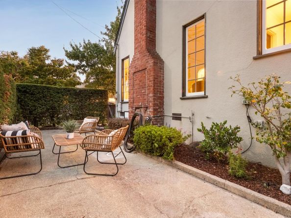 1000 Capuchino Avenue, Burlingame CA 94010
