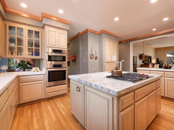 1162 Barroilhet Drive, Hillsborough CA 94010