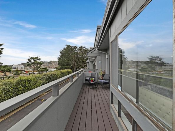 318 Innisfree Drive, Daly City CA 94015