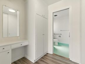 Capital, Oakland CA 94610