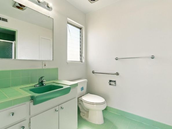 Capital, Oakland CA 94610