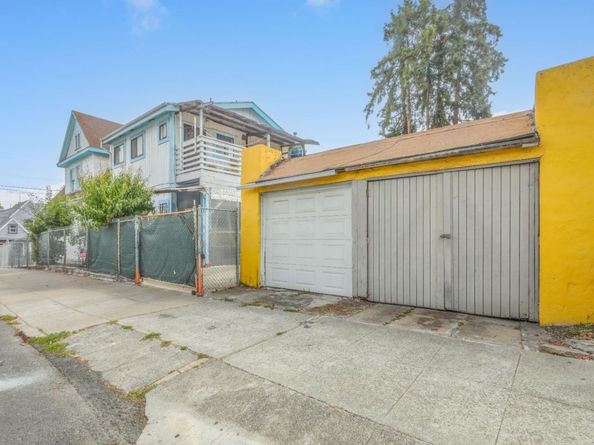 2737 12th Avenue, Oakland CA 94606