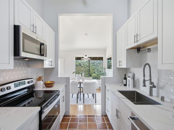 3368 La Mesa Drive 12, San Carlos CA 94070