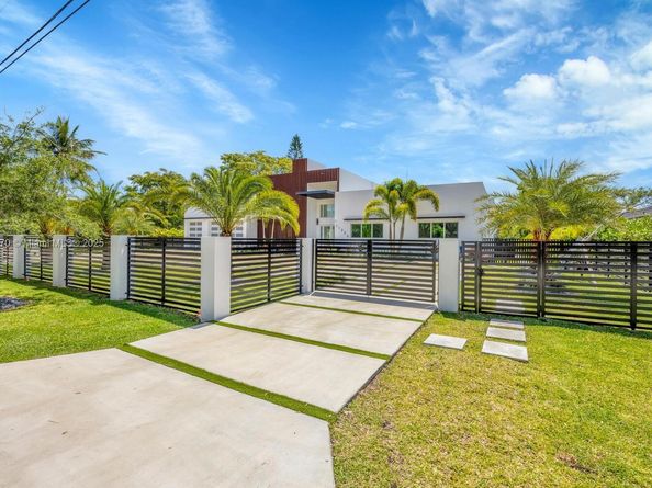 11220 SW 95th St, Miami FL 33176