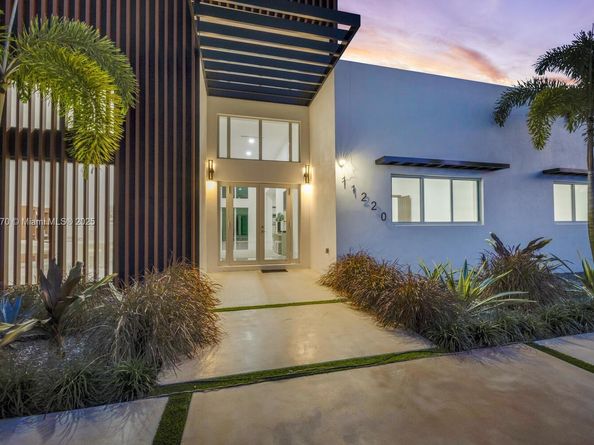11220 SW 95th St, Miami FL 33176