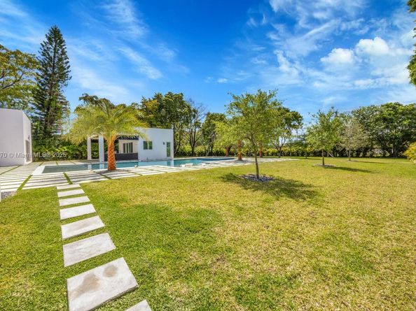 11220 SW 95th St, Miami FL 33176