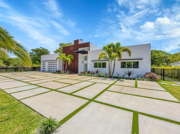 11220 SW 95th St, Miami FL 33176