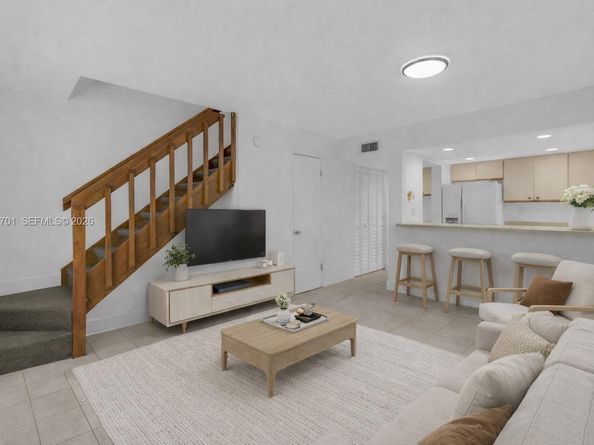 3599 SW 17th St 3599, Miami FL 33145
