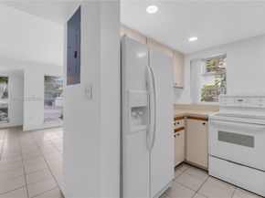 3599 SW 17th St 3599, Miami FL 33145