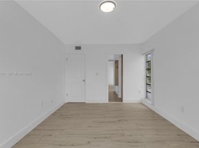 3599 SW 17th St 3599, Miami FL 33145