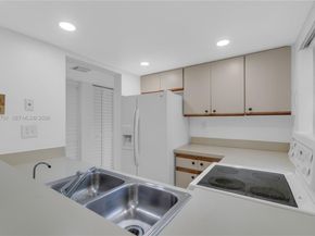 3599 SW 17th St 3599, Miami FL 33145