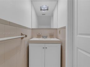 3599 SW 17th St 3599, Miami FL 33145