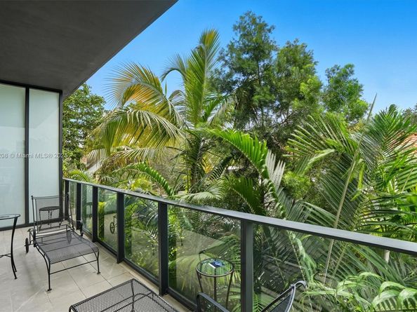 3156 SW 27th Ave 203, Miami FL 33133