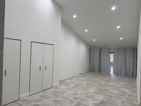 19941 NE 5th Ct 3M, Miami FL 33179