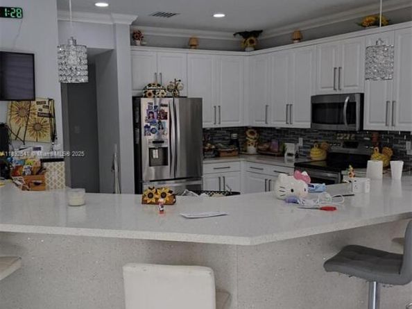 15982 SW 61st St, Davie FL 33331