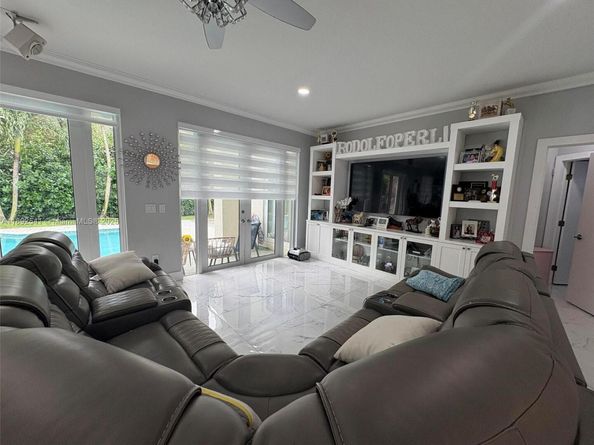15982 SW 61st St, Davie FL 33331