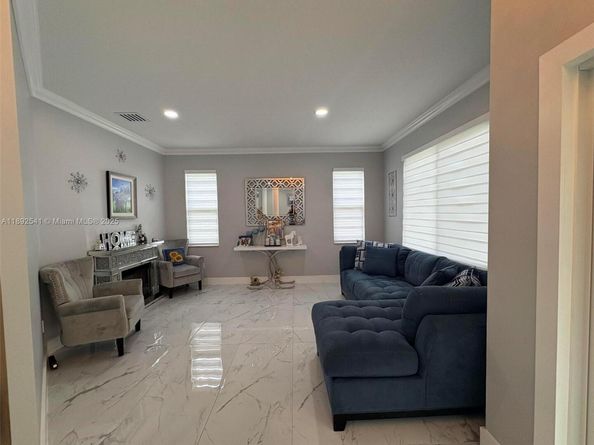 15982 SW 61st St, Davie FL 33331